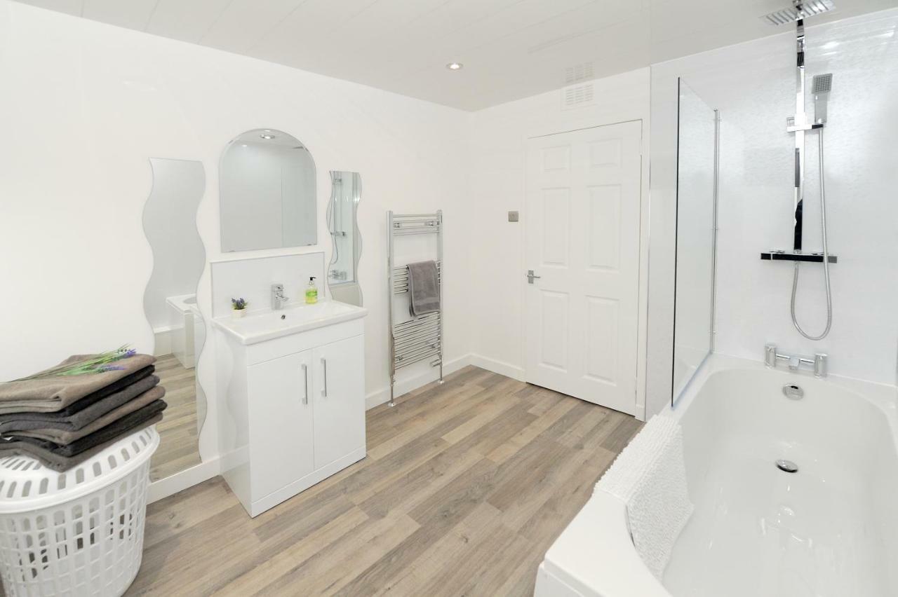 Three Bedroom Spacious House Stirling Exterior photo